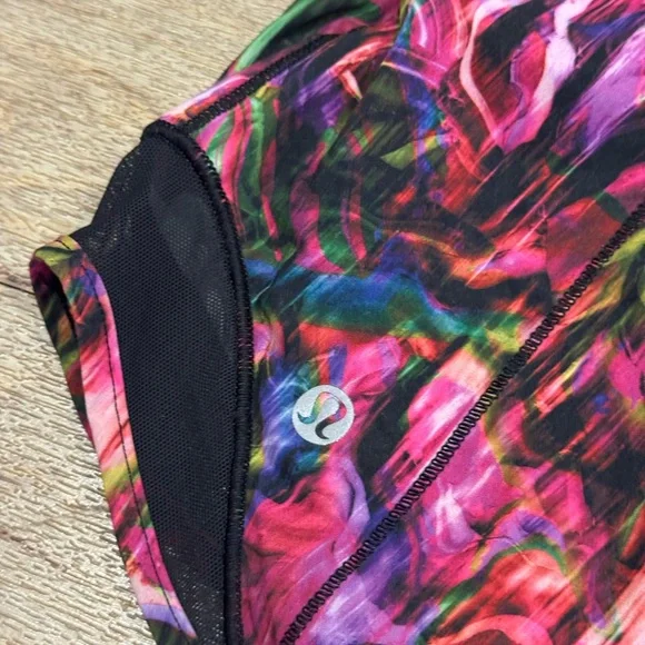 Lululemon Hotty Hot High Rise Shorts Hyper Flow Pink Multi Color Size 8 - Picture 4 of 5
